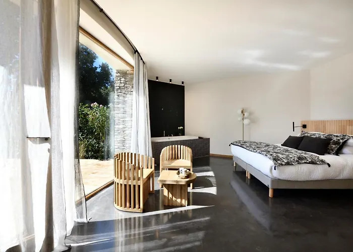 A Speranza Avec Piscine Privative Chauffee ボニファシオ