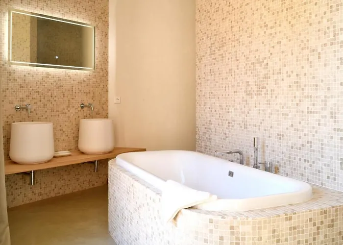 A Speranza Avec Piscine Privative Chauffee 5*